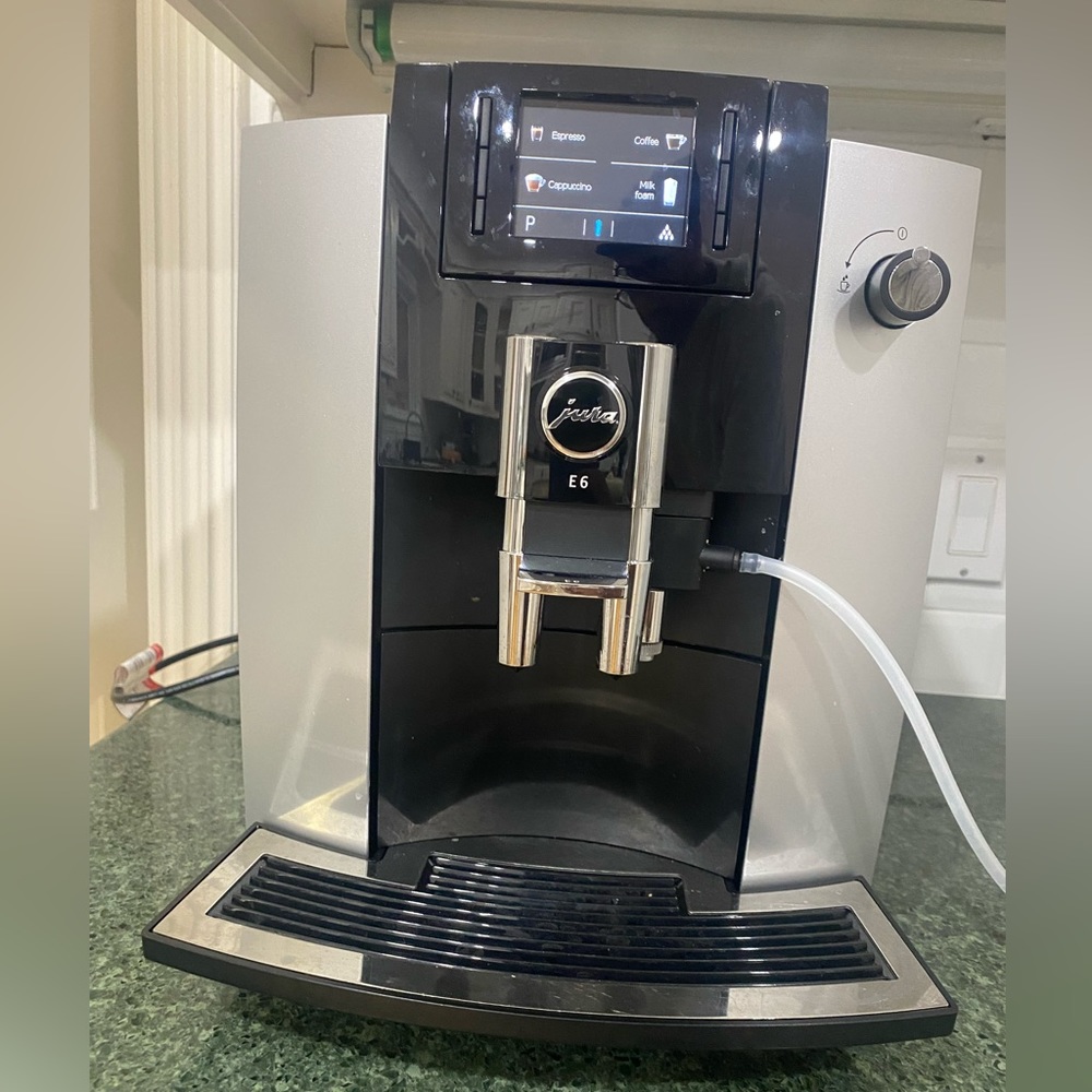 Jura E6 Fully Automatic Espresso Machine